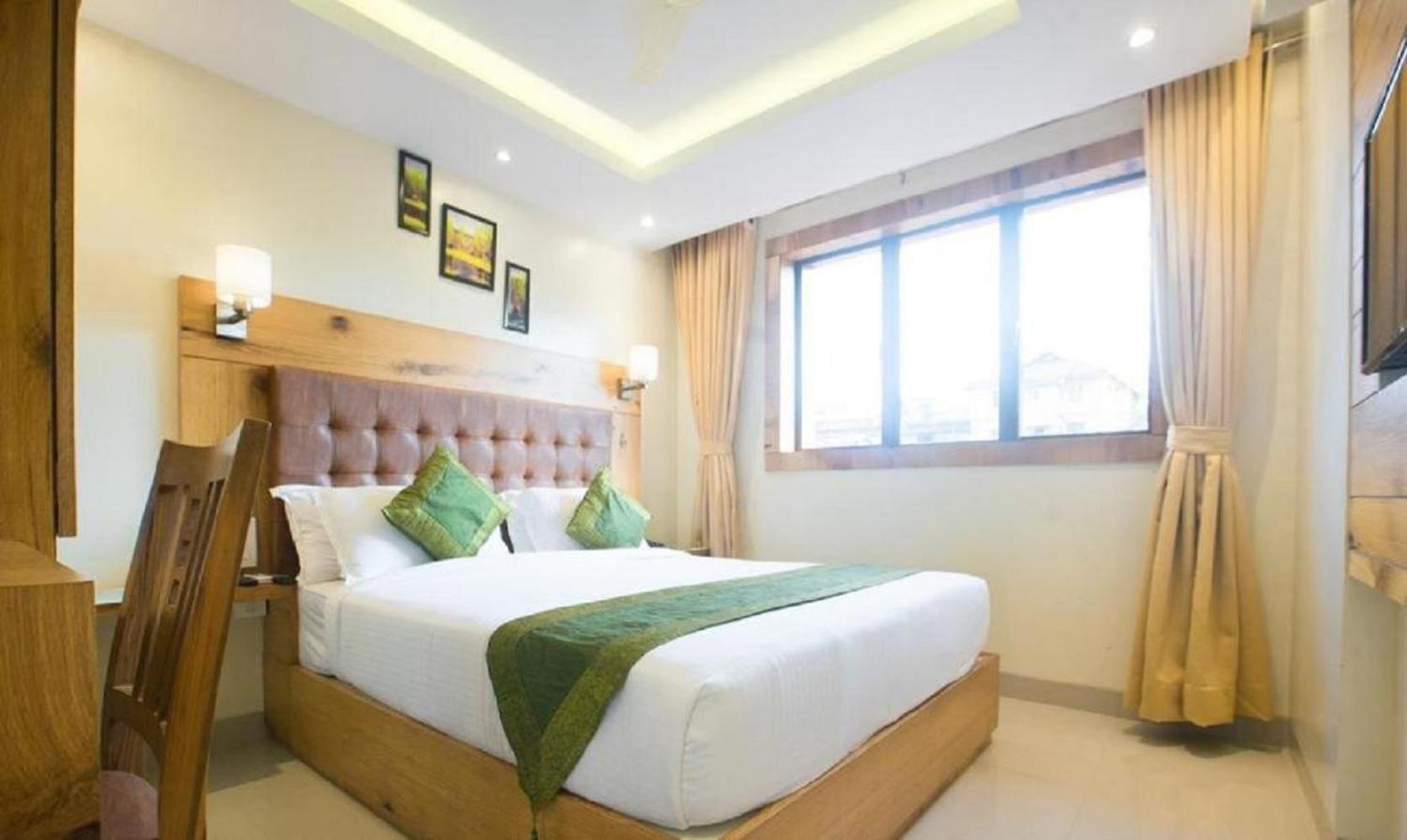 Hotel Sky Wood At Airport New Delhi Exterior photo