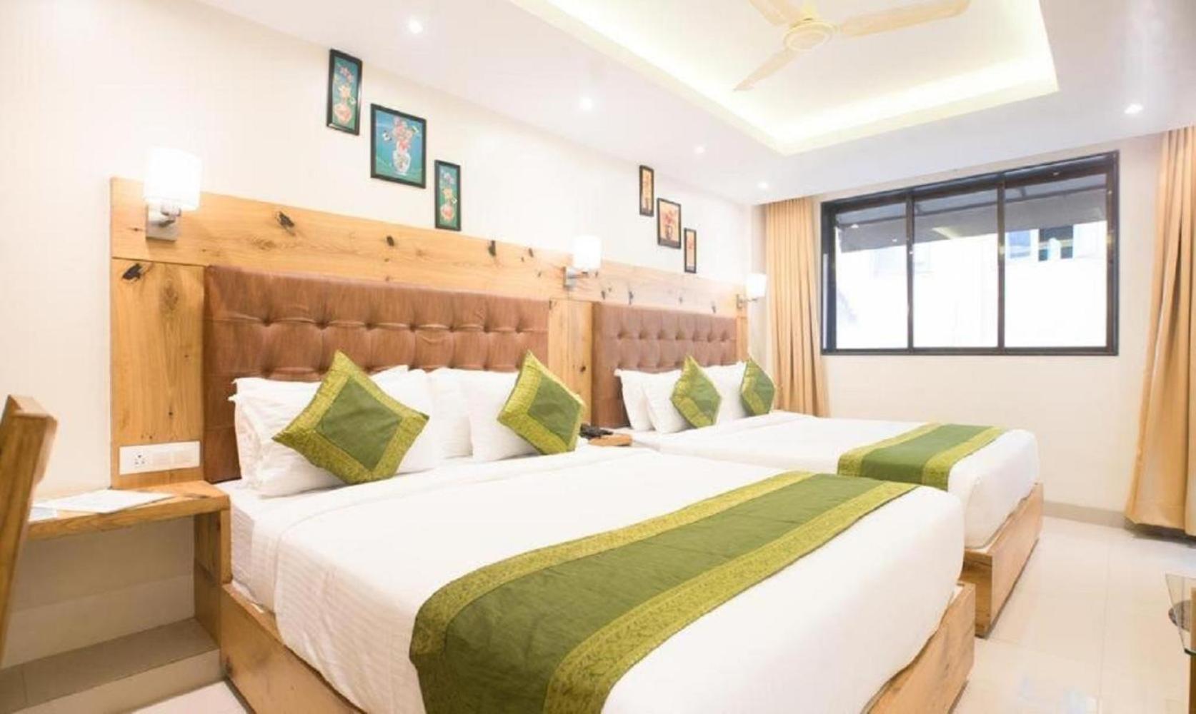 Hotel Sky Wood At Airport New Delhi Exterior photo