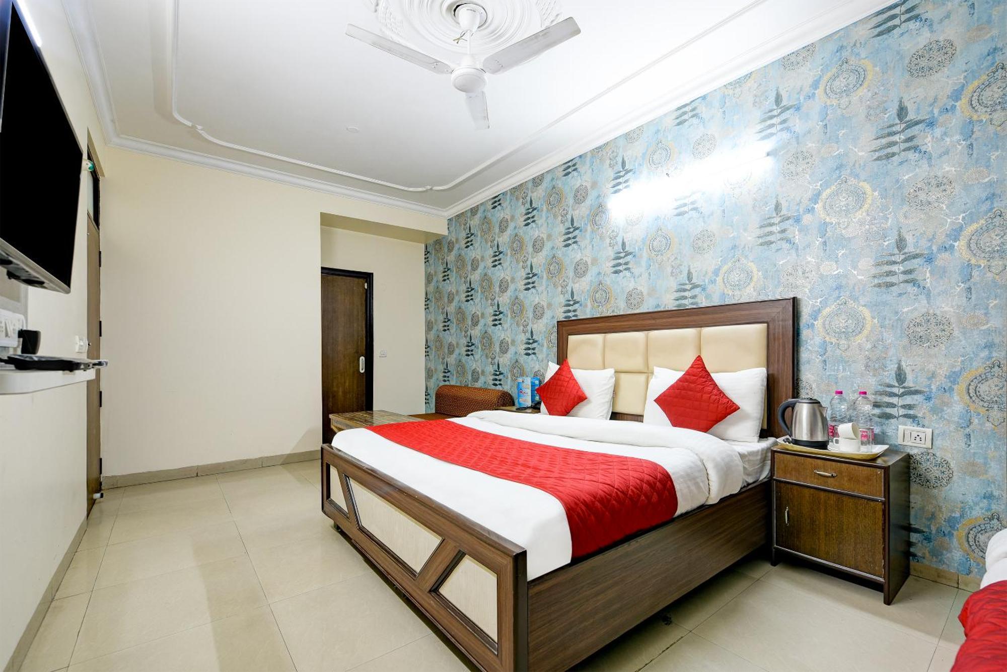 Hotel Sky Wood At Airport New Delhi Exterior photo