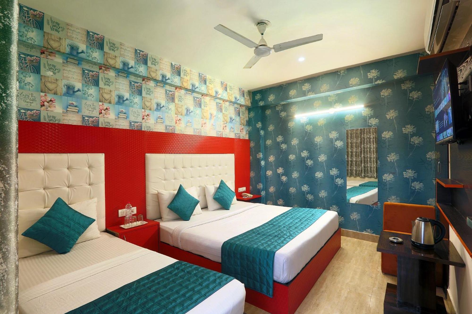 Hotel Sky Wood At Airport New Delhi Exterior photo