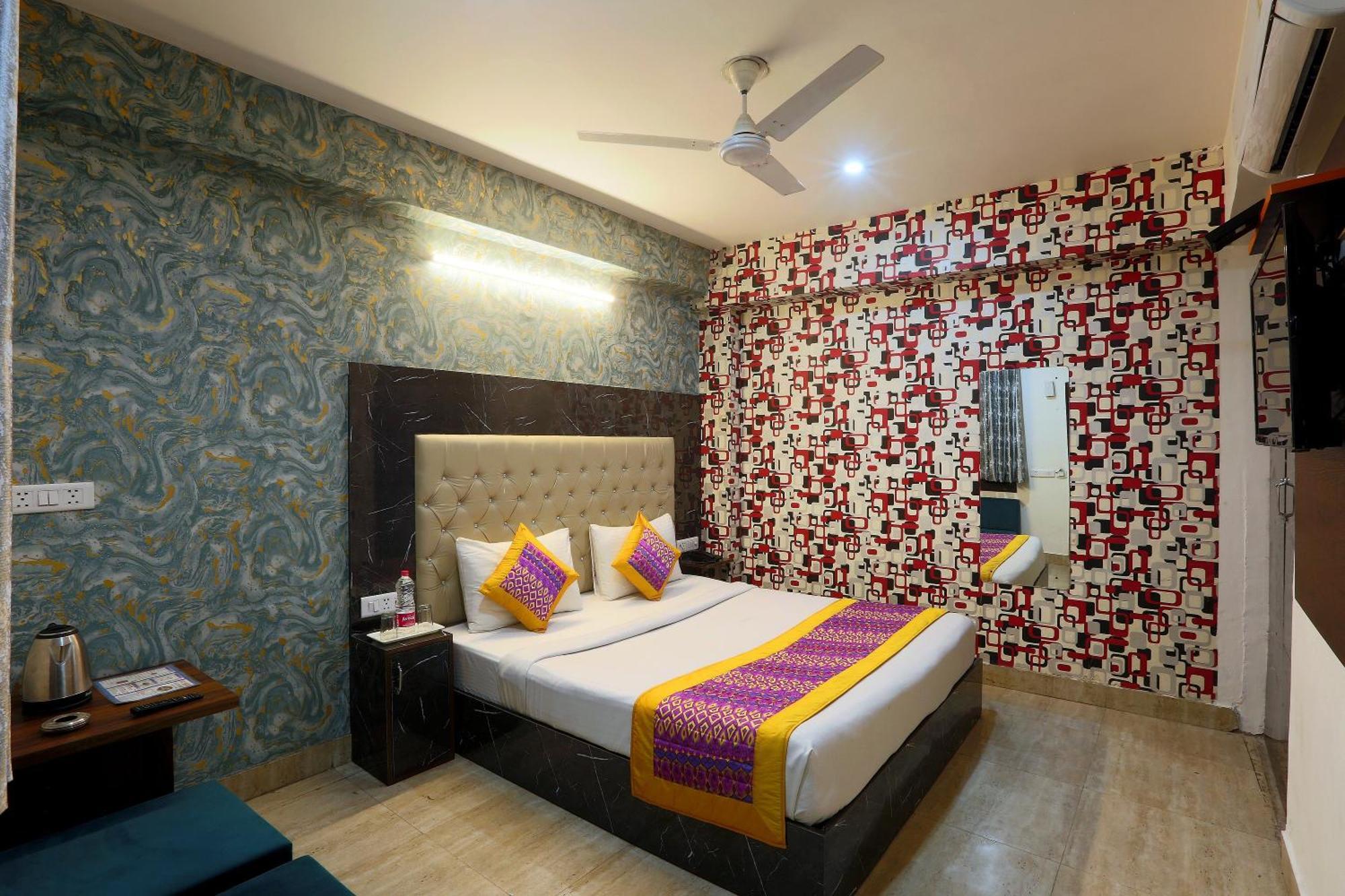 Hotel Sky Wood At Airport New Delhi Exterior photo