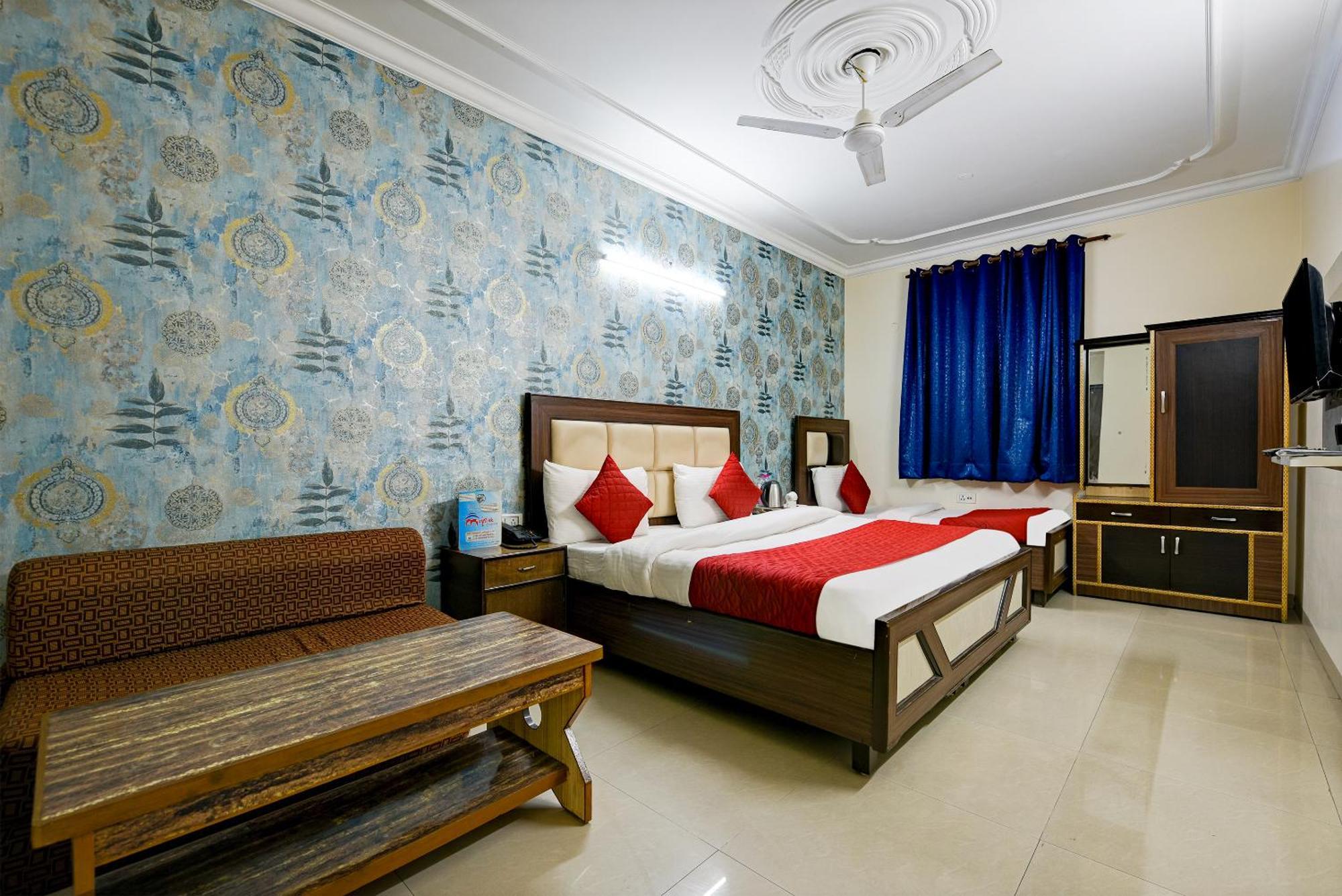 Hotel Sky Wood At Airport New Delhi Exterior photo